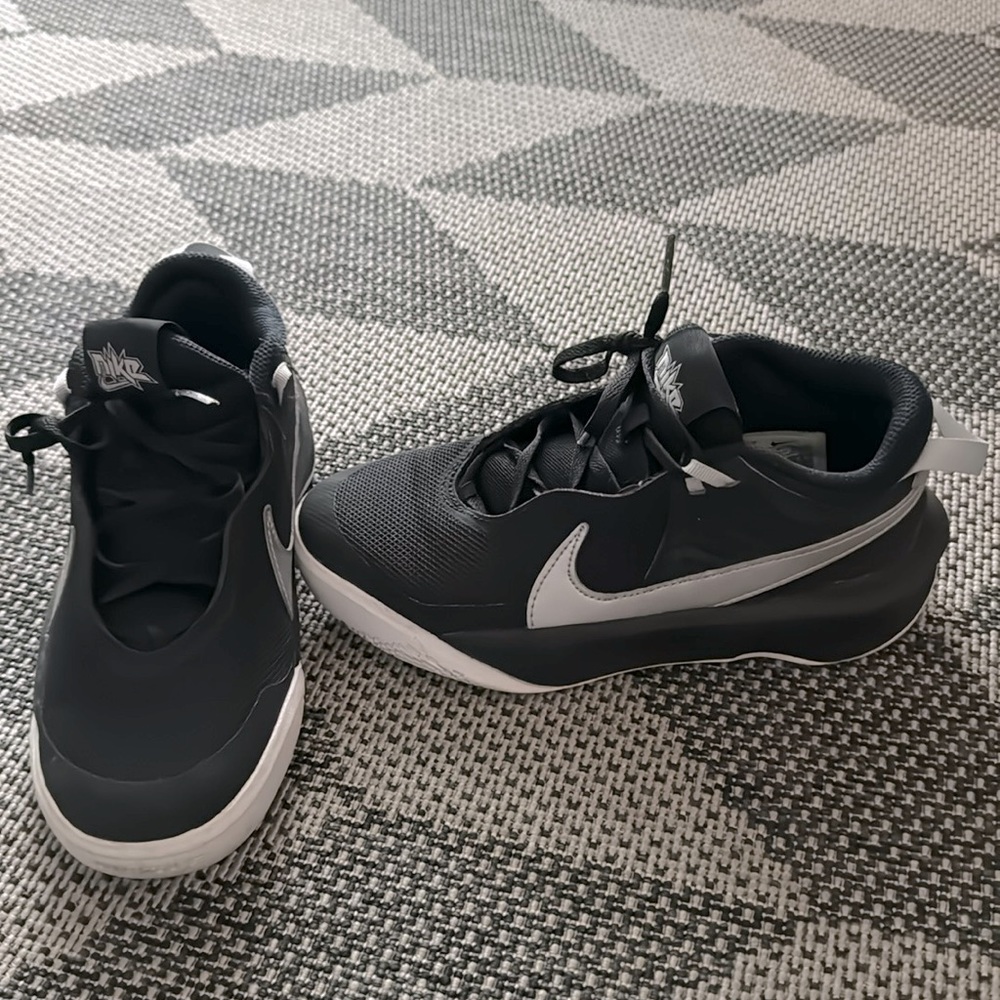Nike boys basketball sneakers